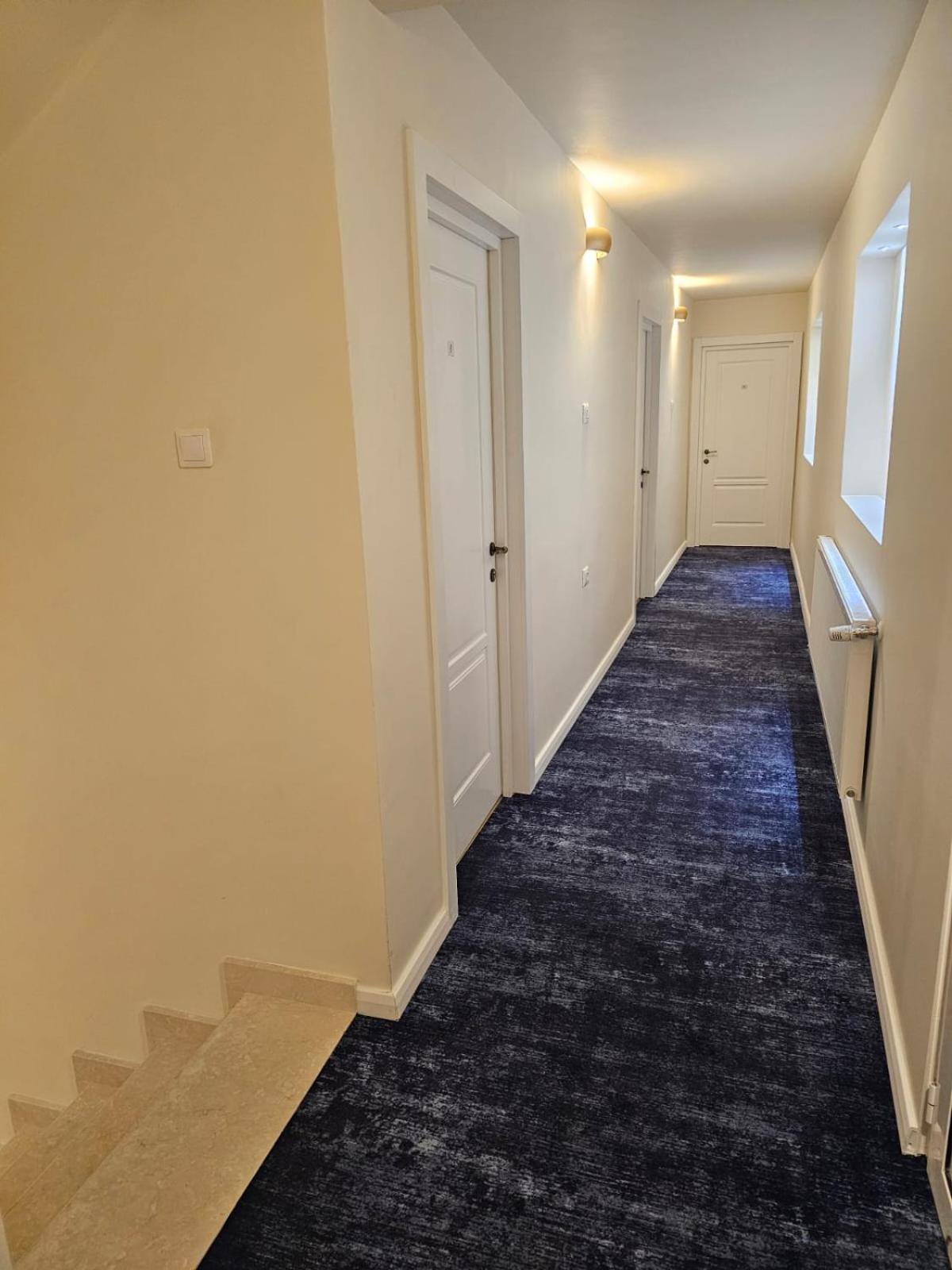 Hotel Queen Râmnicu Vâlcea Esterno foto